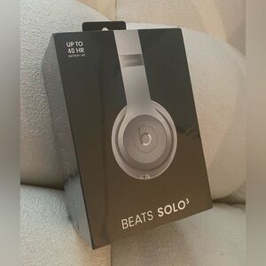 Beats SOLO 3 Wireless On-Ear Headphones - new, SEALED in box NWT